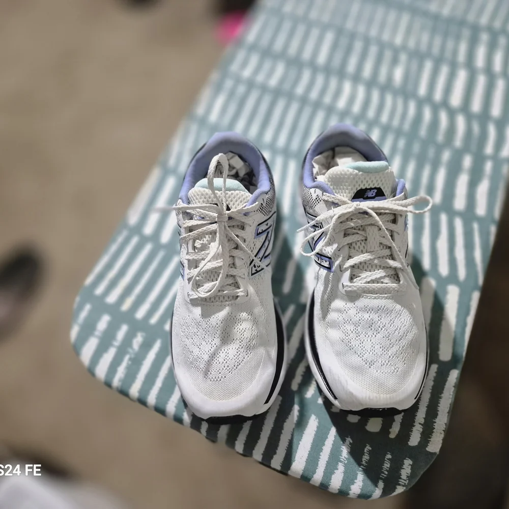 New Balance Women's White and Blue Running Shoes - Picture 7 of 7